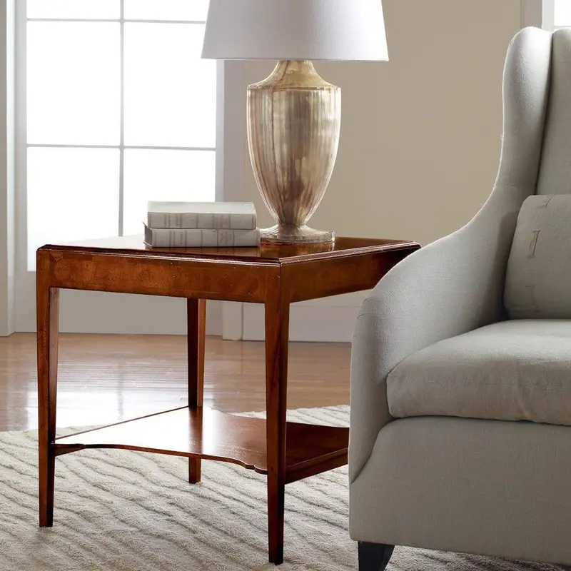 Georgian-Style End Table Featuring Mahogany Veneer And Decorative Inlay 1