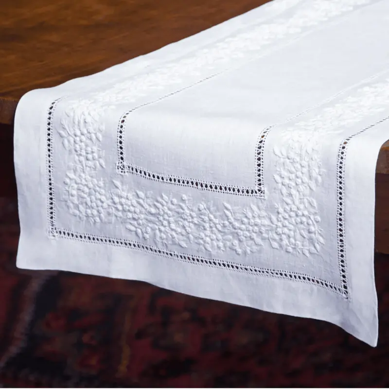 Jardin Classic Linen Table Runner – Embroidered Botanical Design 1