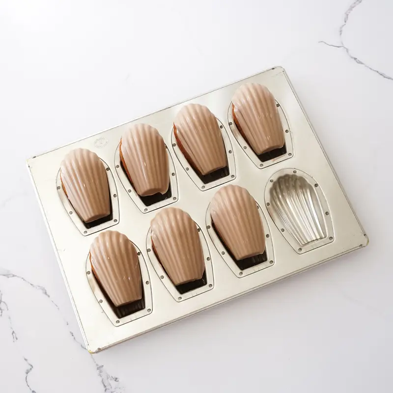 Non-Stick Silicone-Coated Madeleine Pan (8-Cavity) 1