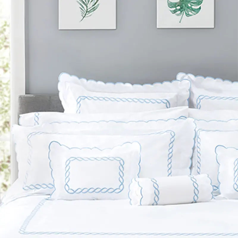 Scallop-Edged Chain Pattern Pillow Shams 1
