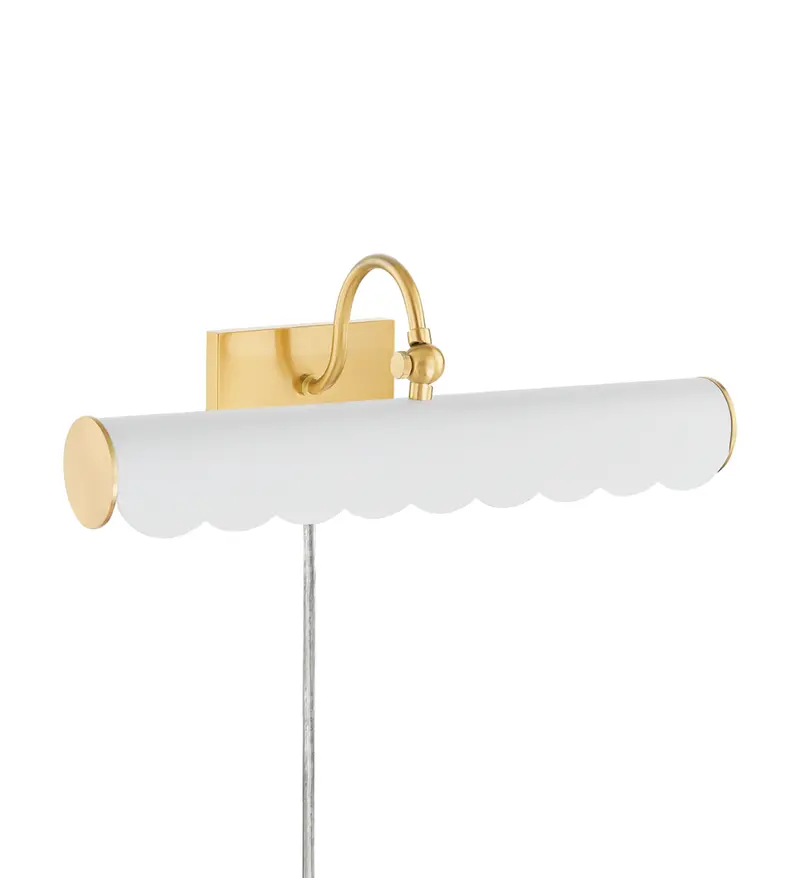 Small Scalloped Edge Fifi Picture Light 1