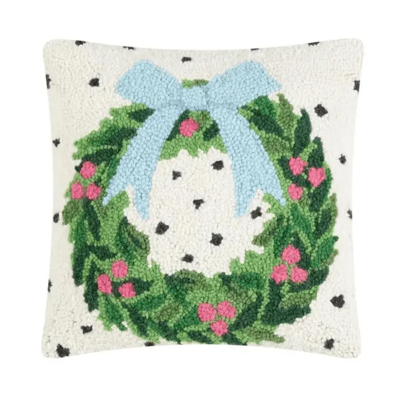 Spotted Wreath Latch Hook Pillow – Handcrafted Christmas Accent 1