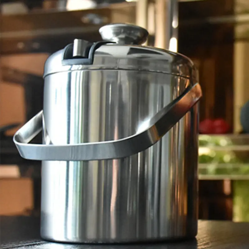 Stainless Steel Ice Bucket With Integrated Ice Tongs 1