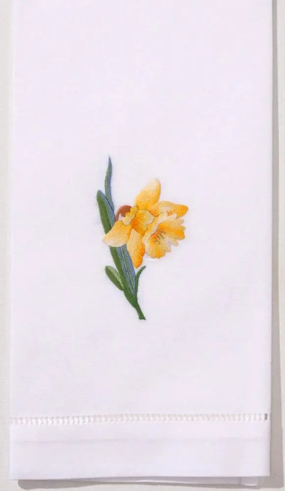 White Cotton Hand Towels With Daffodil Embroidery – Spring-Inspired Set 1